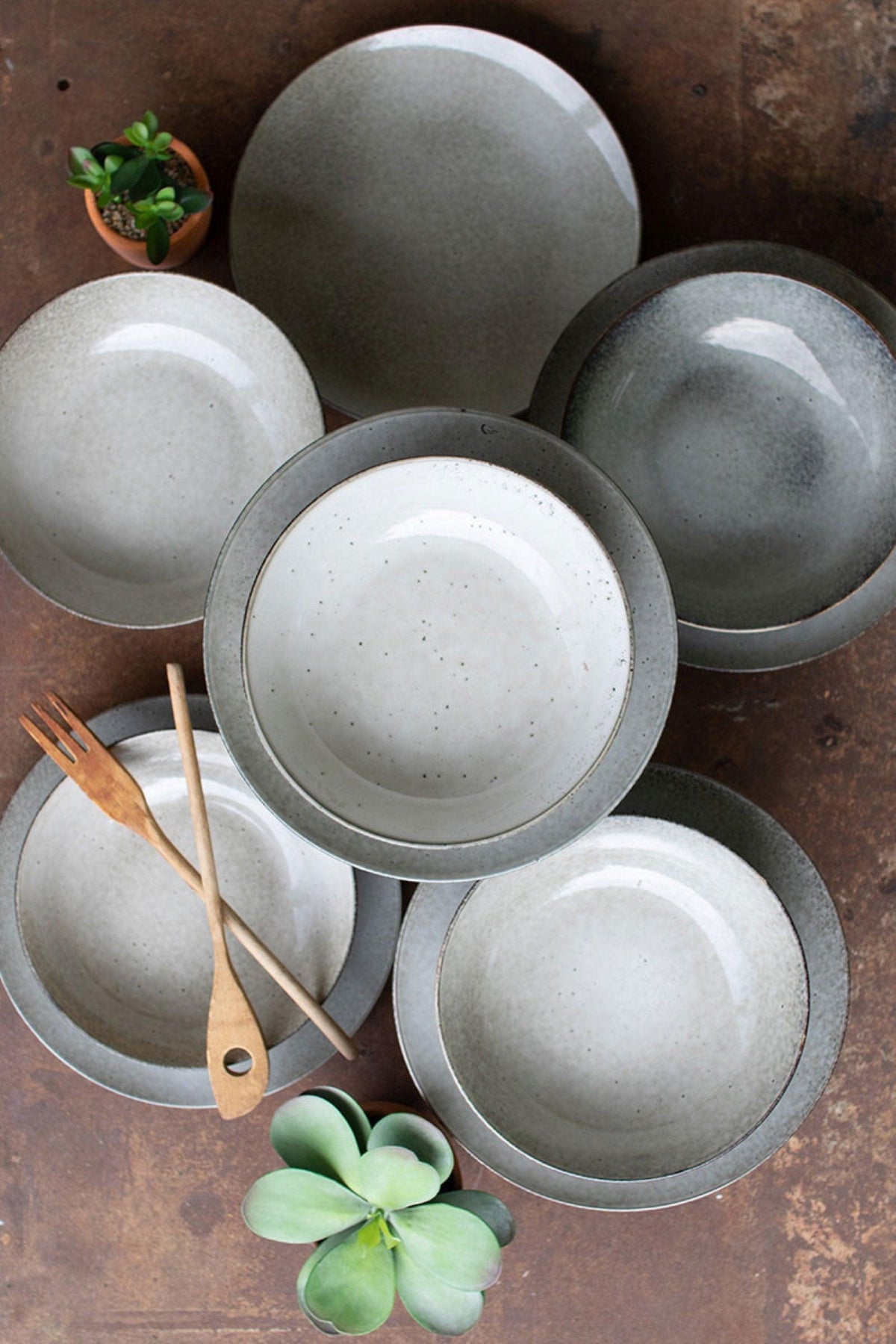 Set da 12 piatti e ciotole in ceramica color avena