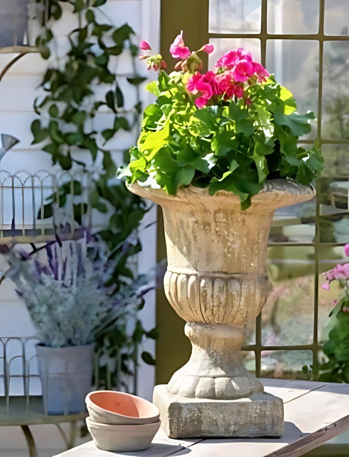 Urna da giardino con base